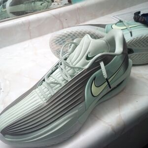 Nike Men's Mint Green Athletic Shoes